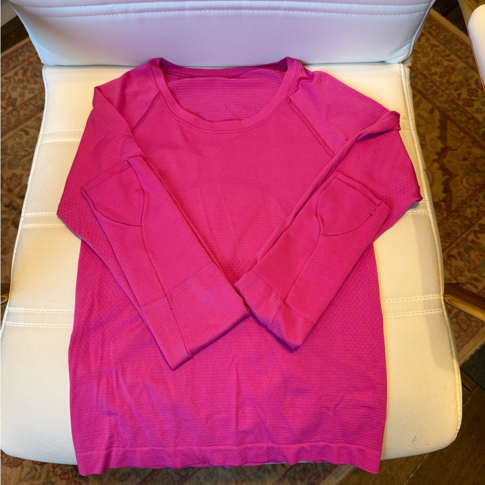 Long sleeve swiftly tech with finger holes